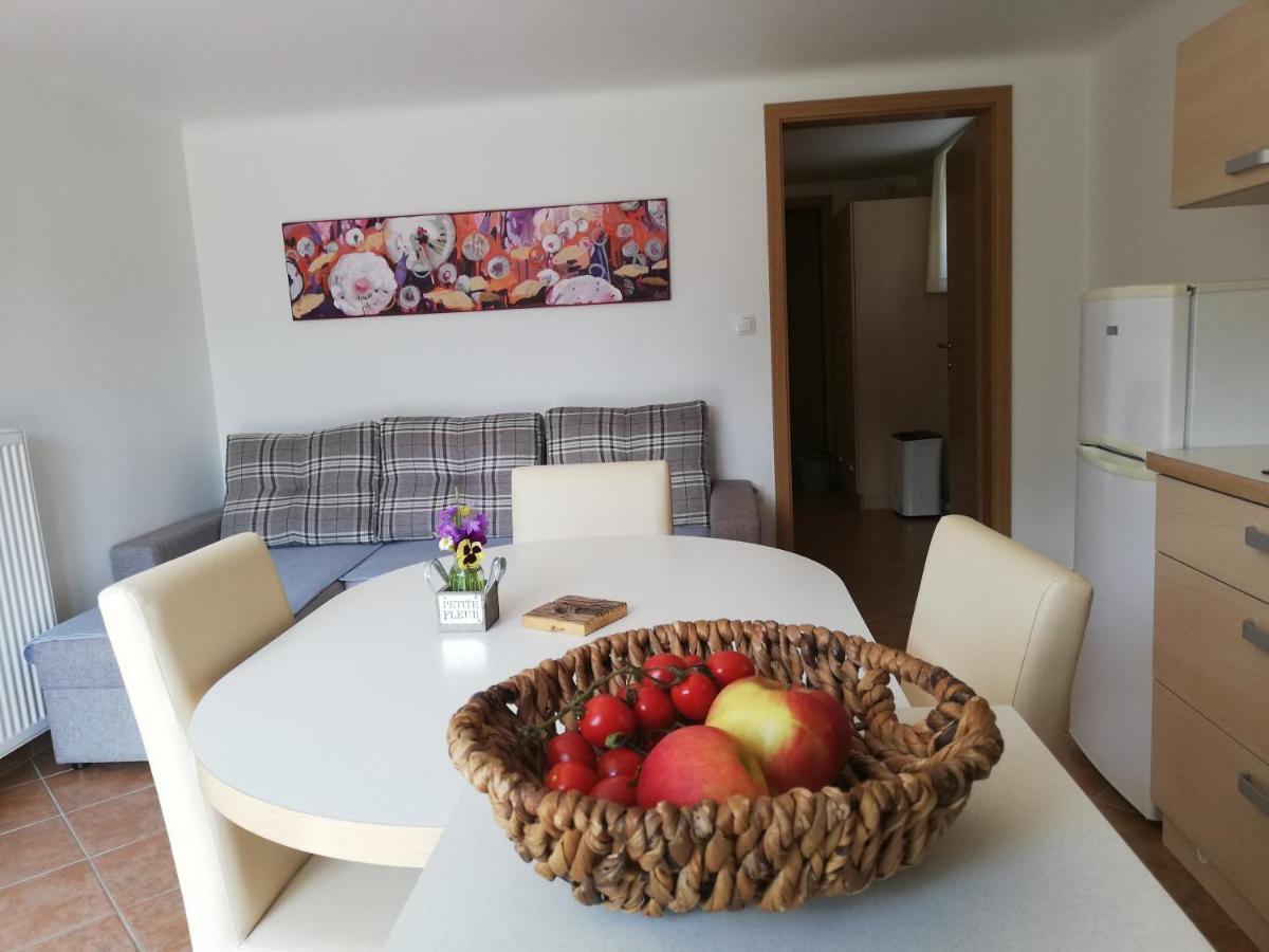 Apartments Mas Довє Екстер'єр фото